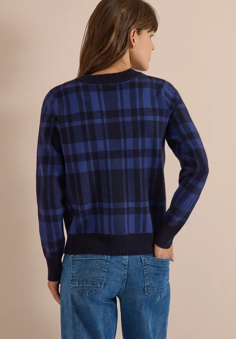 Langarm Cardigan mit Rundhals und Zipper urban dark blue Person trägt blau-schwarz karierten Pullover und Jeans, von hinten zu sehen.