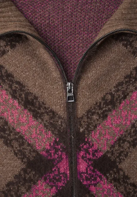 Federgarn Cardigan mit Troyerkragen pink flash Brauner Strickpullover mit Reißverschluss und pink-braunem Kreuzmuster.