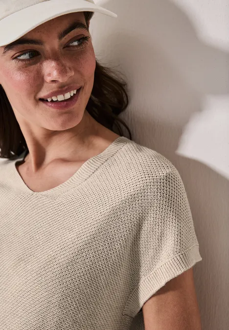Mouwloze trui met structuur pearl beige mel. Mouwloze trui met structuur pearl beige mel.
