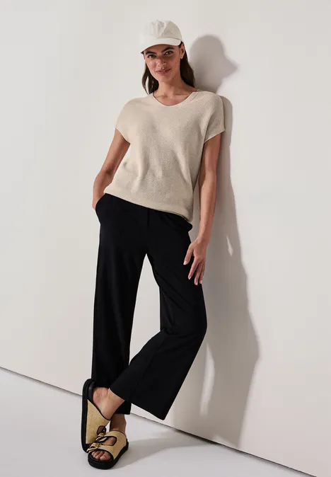 Mouwloze trui met structuur pearl beige mel. Mouwloze trui met structuur pearl beige mel.