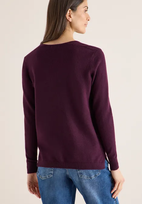 Pull douillet à col en V eggplant red