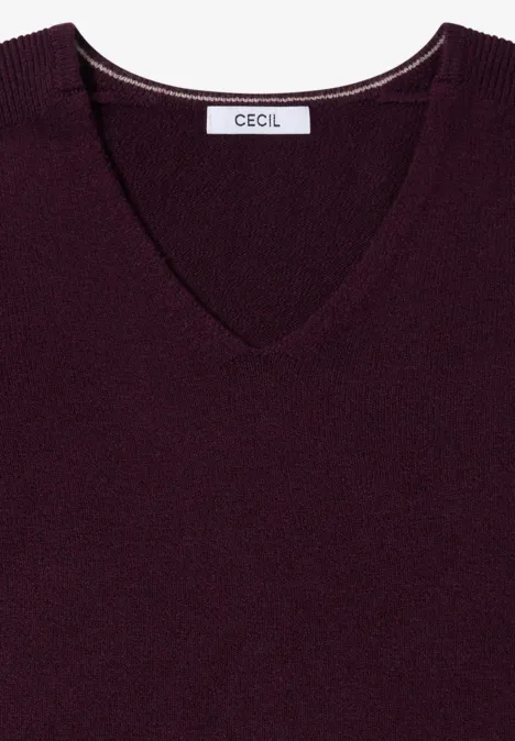 Pull douillet à col en V eggplant red