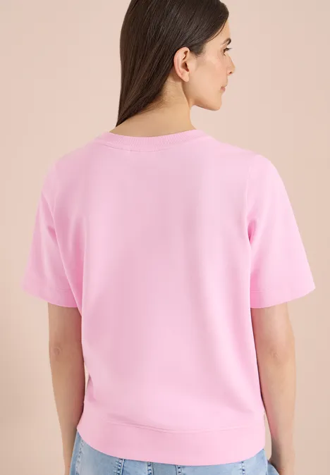 Sweater met korte mouwen en ronde hals light blush rose Persoon van achteren gezien met lichtroze T-shirt en donker haar