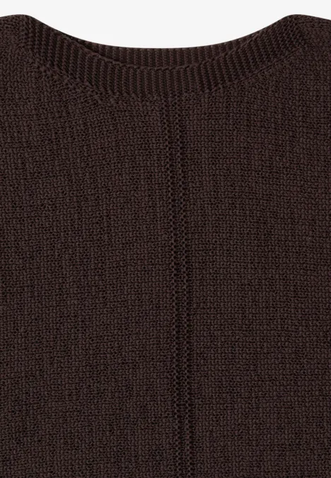 Dunkelbrauner, gestrickter Pullover mit rundem Ausschnitt und feiner Rippenstruktur.