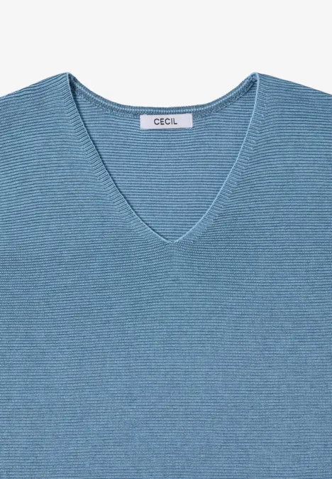 Pullover im Two-Tone-Look mit V-Neck mountain air blue Hellblauer Pullover mit V-Ausschnitt aus feinem Strick