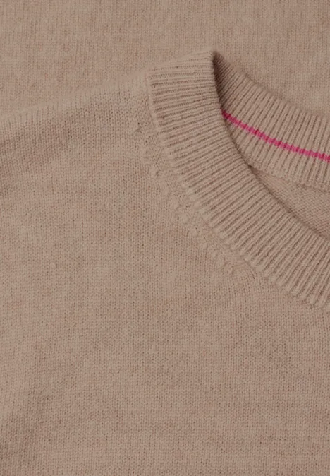 Effen trui met ronde hals creamy mocha melange Lichtbeige gebreid truitjesstuk met ronde hals en fijne structuur, binnenin roze label