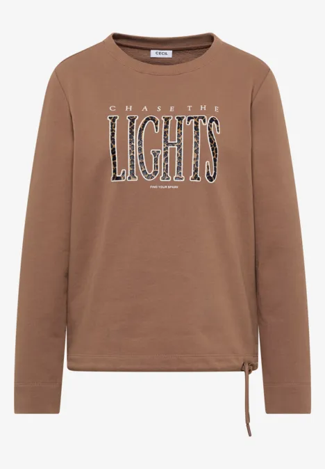 Sweatshirt mit Wording und Tunnelzug creamy mocha Braunes Langarmshirt mit Rundhalsausschnitt und Aufschrift 'CHASE THE LIGHTS'.