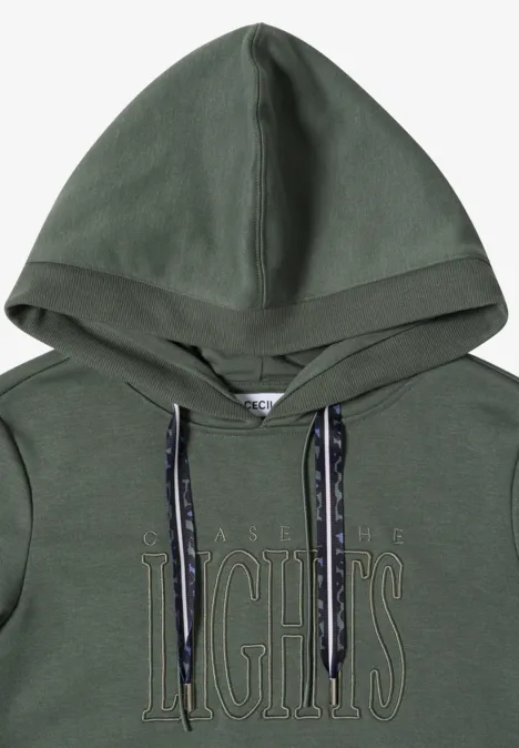 Sweatshirt mit Kapuze und Wording dried olive green Olivgrüner Kapuzenpullover mit Kordeln und Ton-in-Ton Schriftzug auf der Brust.