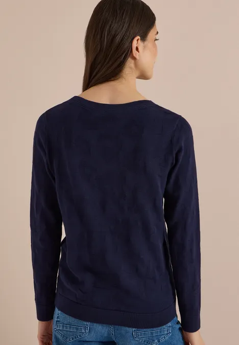 Trui met boothals en structuur urban dark blue Achteraanzicht van een vrouw in een donkerblauwe trui met lange mouwen voor een neutrale achtergrond.