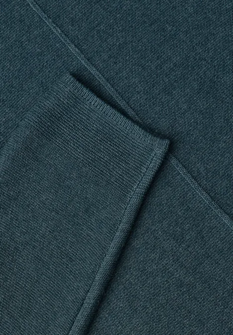 Langarm Pullover mit Rundhals und Struktur dull teal blue melange Dunkelgrüner, fein gestrickter Stoff in Nahaufnahme.