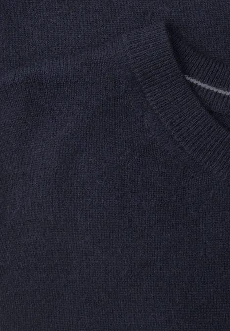 Dunkelblauer Feinstrick-Pullover mit Rundhalsausschnitt, weich und minimalistisch.