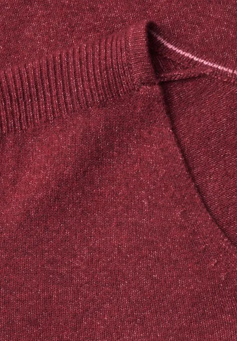 Langarm Pullover mit V-Neck rhubarb melange Nahaufnahme eines kastanienroten Strickpullovers