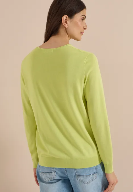 Eenvoudige trui met V-hals in effen kleur citrin green Vrouw van achter gezien in lichtgroene trui voor neutrale achtergrond.