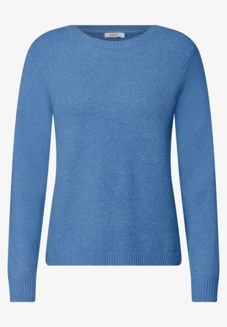 Effen trui met boothals north blue melange Effen lichtblauwe trui met ronde hals en lange mouwen, eenvoudig en klassiek.