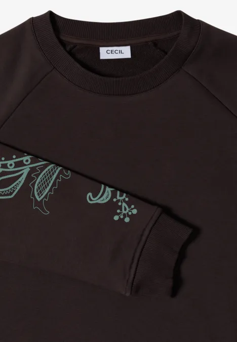 Sweatshirt mit Artwork am Ärmel truffle brown Braunes Sweatshirt mit grünem Blatt-Muster am Ärmel und kleinem Markenlabel im Nacken.