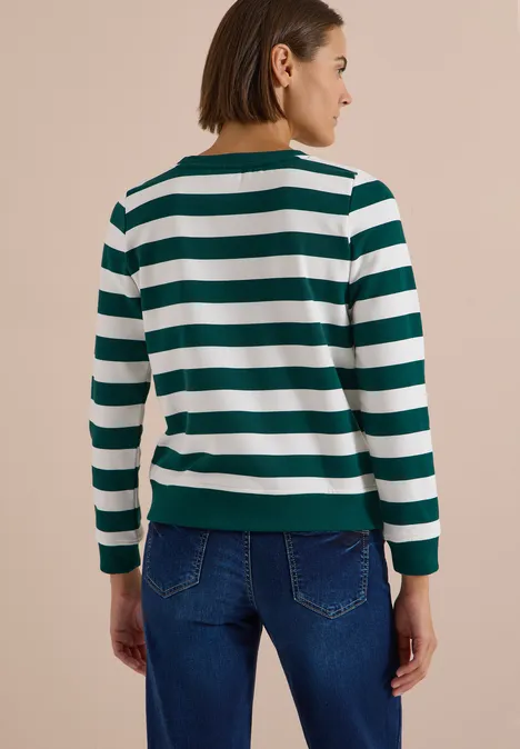 Sweatshirt mit Rundhals und Streifen dark fir green Rückansicht einer Person in grün-weiß gestreiftem Langarmshirt und blauen Jeans.