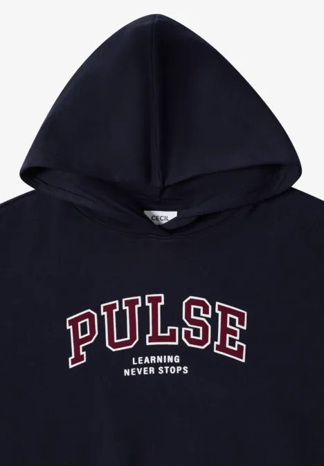 Schwarzer Kapuzenpullover mit Aufschrift 'PULSE' und 'LEARNING NEVER STOPS'.
