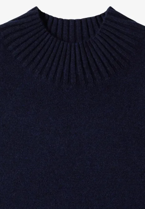 Dunkelblauer Strickpullover mit rundem, geripptem Kragen