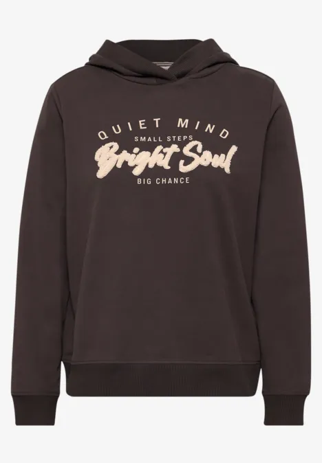 Dunkler Kapuzenpullover mit Aufschrift 'Quiet Mind Small Steps Bright Soul Big Chance'.