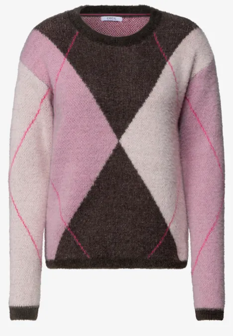 Flauschiger Damenpullover mit rosa, beigem und braunem Rautenmuster.