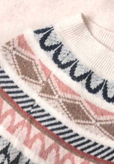 Pull jacquard à col rond oat milk beige melange Pull en laine blanc à motifs norvégiens roses et bleus.