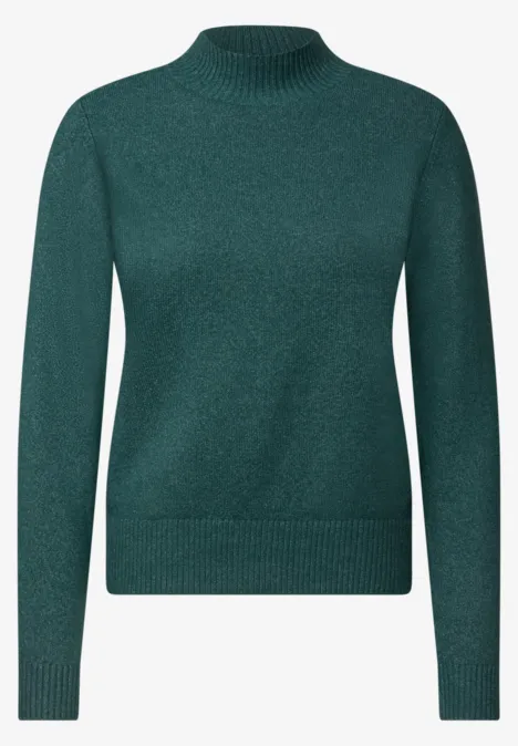 Pullover in Unifarbe mit Turtle Neck dark sea green melange Ein dunkelgrüner, langärmeliger, gerippter Pullover mit hohem Kragen aus weichem Strickmaterial.