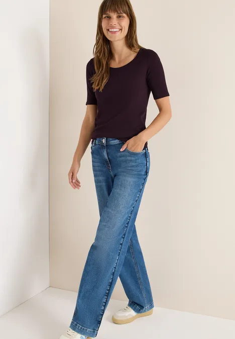 T-Shirt in Unifarbe eggplant red