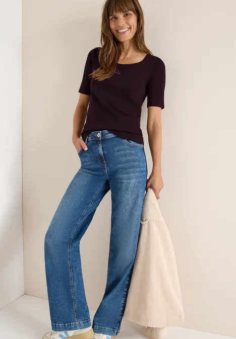 T-Shirt in Unifarbe eggplant red