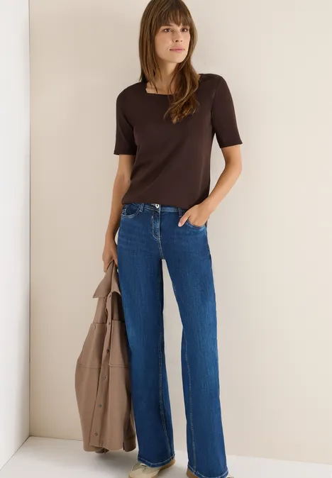 T-Shirt in Unifarbe tartufo brown