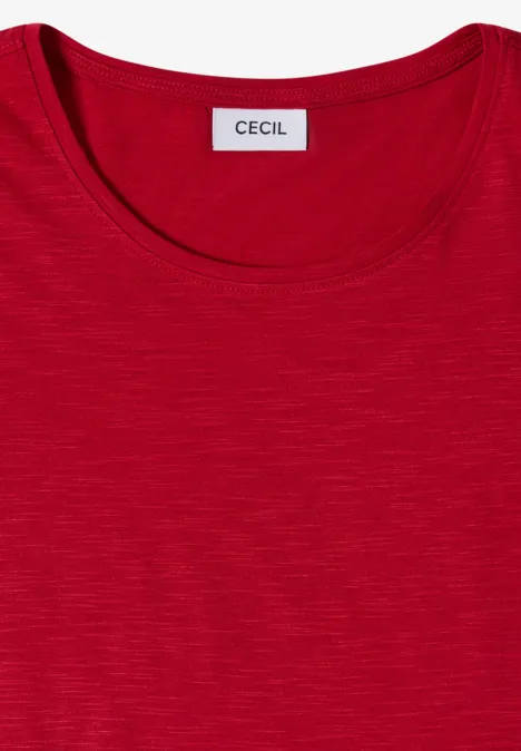 Ein schlichtes rotes Damen-Shirt mit Rundhalsausschnitt und Label "CECIL".