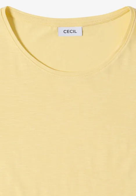 Geel, eenvoudig T-shirt met ronde hals en korte mouwen.