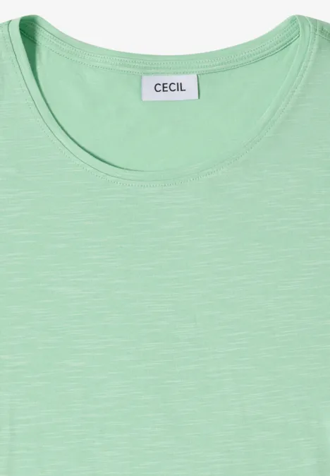 Een effen mintgroen T-shirt met ronde hals van fijne jersey, merk Cecil.