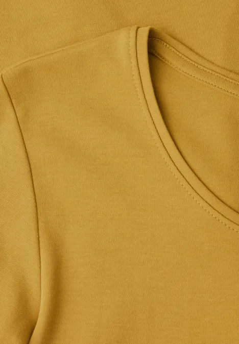 T-shirt basique à manches longues et col rond golden honey Ockergelbes T-Shirt mit Rundhalsausschnitt und kurzen Ärmeln
