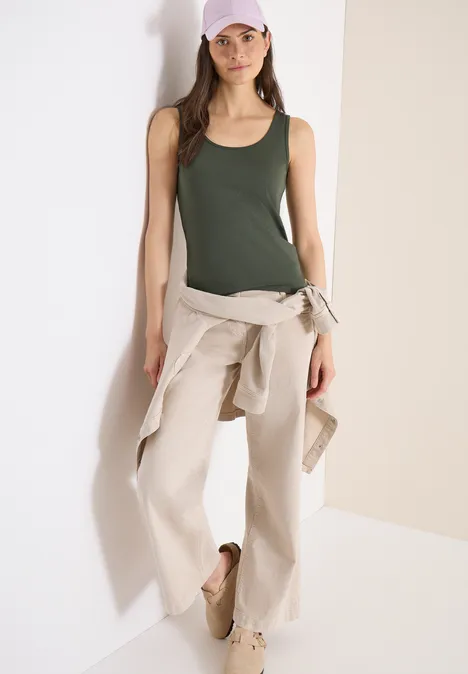Basic Top aus reiner Baumwolle khaki