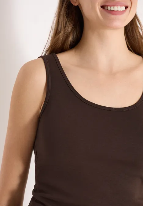 Basic Top mit Rundhals aus Baumwolle macchiato brown