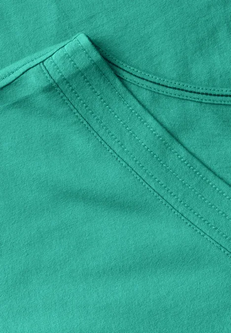 V-Neck T-Shirt agave green