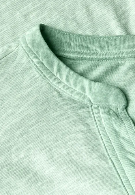 T-Shirt in Washed-Optik matcha green