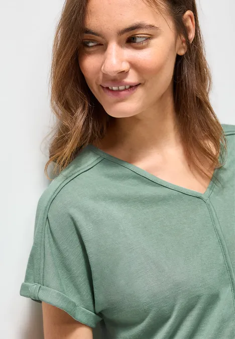 T-Shirt mit Deko-Nähten matcha green