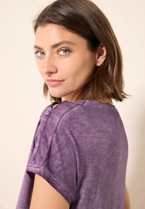 T-Shirt mit Knopfdetail deep berry