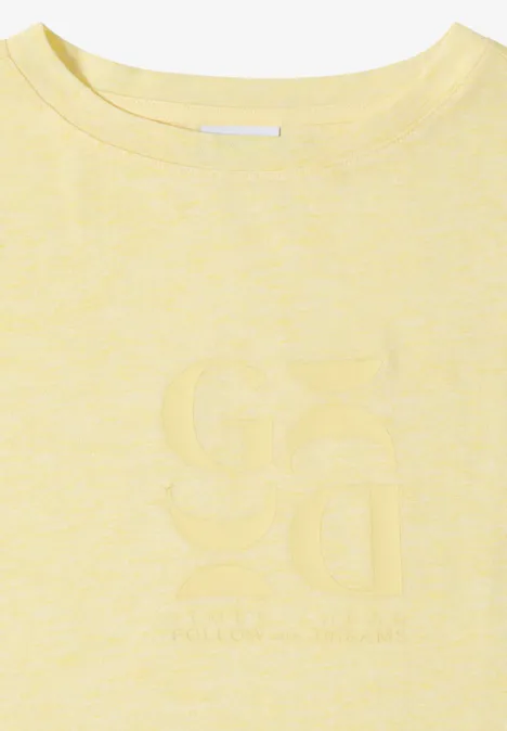 Lichtgeel T-shirt met ronde hals en subtiele merkopdruk op de borst.