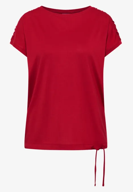 Rotes T-Shirt mit kurzen Ärmeln und seitlicher Bindeschleife am Saum.