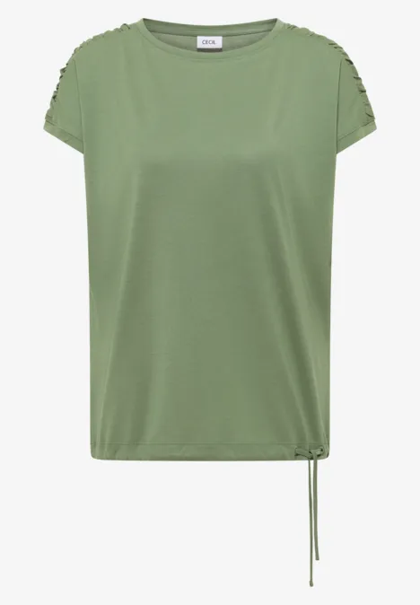 T-shirt vert olive à manches courtes, col rond et lien décoratif sur un côté de l'ourlet.