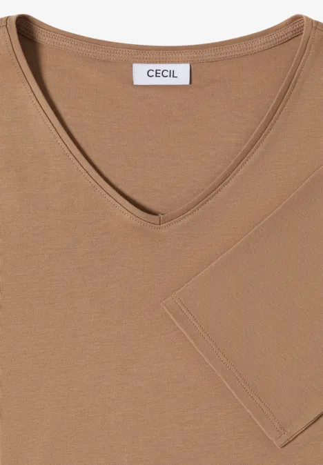 T-shirt basique en coton creamy mocha T-shirt beige à col V avec étiquette 'CECIL' à l'encolure.