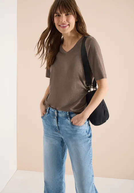 Basic Shirt met V-hals urban taupe Basic Shirt met V-hals urban taupe