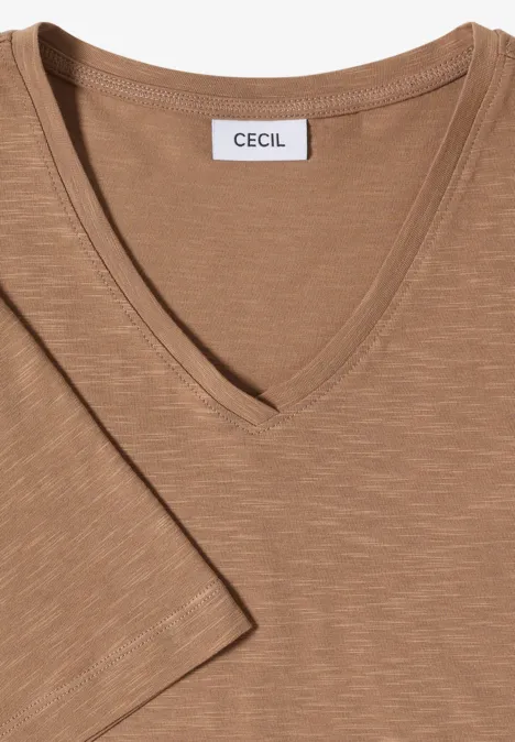 Hellbraunes T-Shirt mit V-Ausschnitt und kurzen Ärmeln, Label 'CECIL' am Kragen.