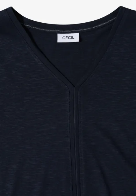 Kurzarm T-Shirt im Tunika-Look universal blue Ein schlichtes dunkelblaues T-Shirt mit V-Ausschnitt und CECIL-Label.
