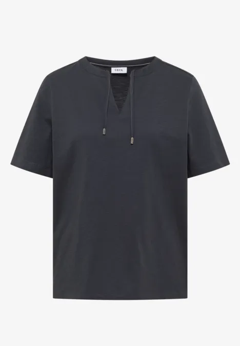 Schwarzes T-Shirt mit kurzen Ärmeln, V-Ausschnitt und Kordelzug in lockerer Passform.