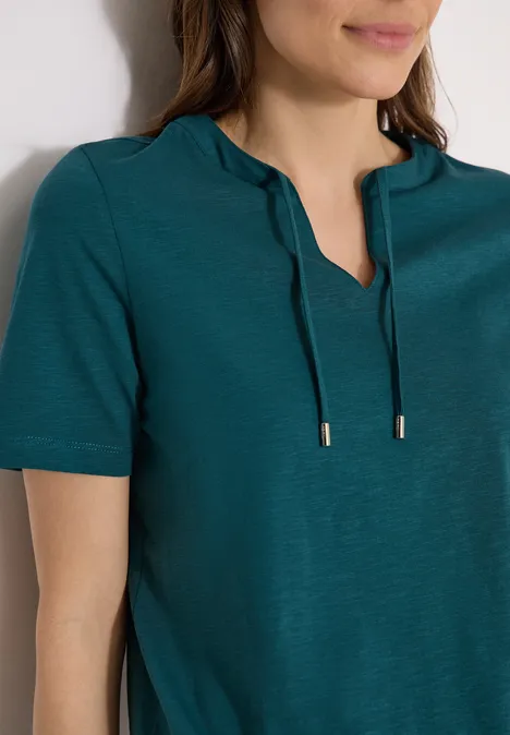 Kurzarm Shirt mit Split Neck jungle green