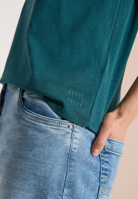 Kurzarm Shirt mit Split Neck jungle green