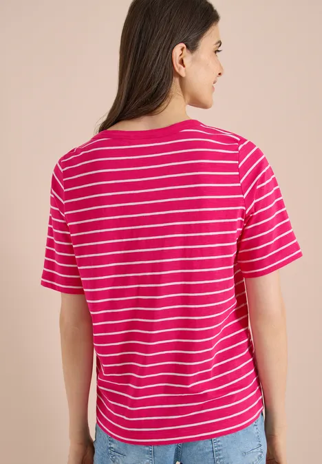 Shirt met strepen in een 2-pack vanilla white/beetroot pink Achteraanzicht van een vrouw in roze-wit gestreept T-shirt voor een beige achtergrond.
